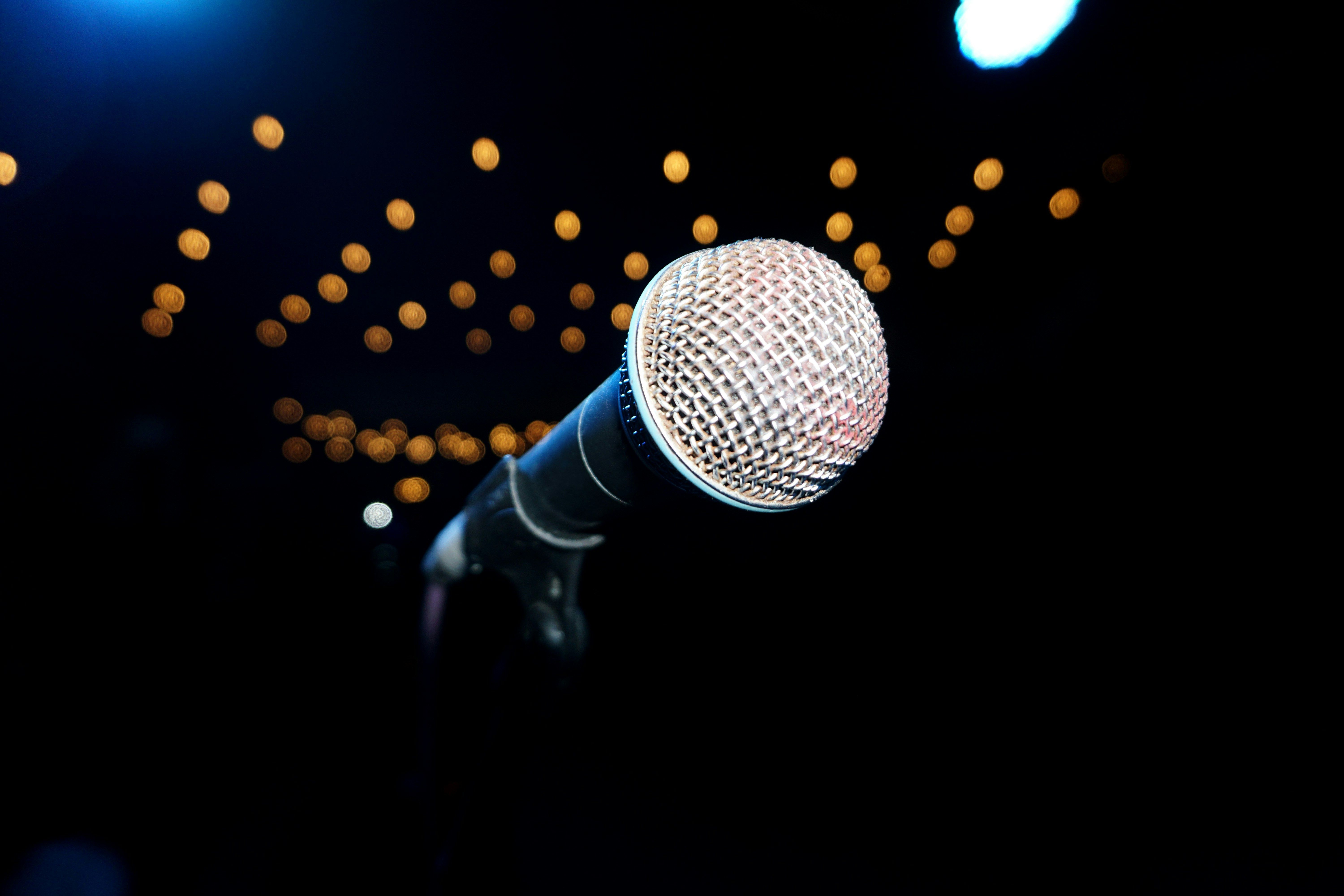 твой первый «open mic»: не провалиться, а понять